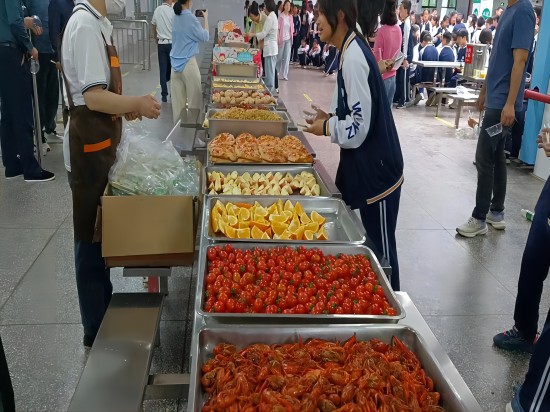 550名学子共绘味蕾画卷 武陵源一中举行美食劳动节活动