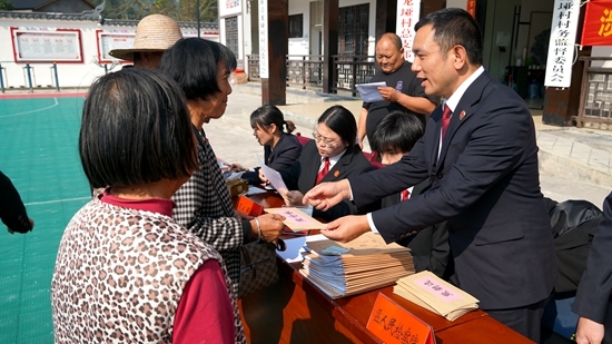 解决“烦薪事” 守好“民工薪” 27名农民工领回工资