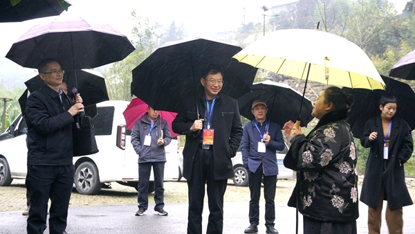 张家界市第八届人大代表武陵源区代表小组调研文旅产业发展工作