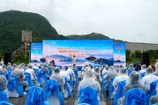 武陵源低空文旅再添“City fly”：“飞鸟之姿”俯瞰奇峰秀水