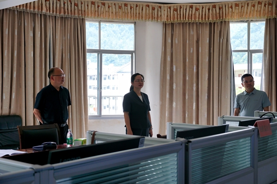 吴俞萍检查高考考点准备工作