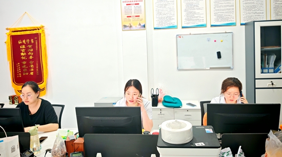 强降雨突阻张家界之旅 张家界武陵源景区暖心护航化解游客焦虑