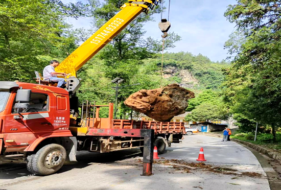 武陵源區(qū)：“公路鐵軍”保暢通 風(fēng)雨無阻護(hù)出行