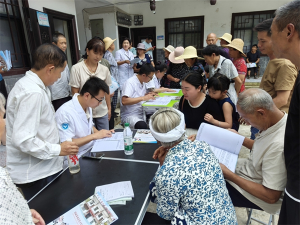 天子山街道衛(wèi)生服務(wù)中心進(jìn)村入戶開展健康宣傳活動(dòng)
