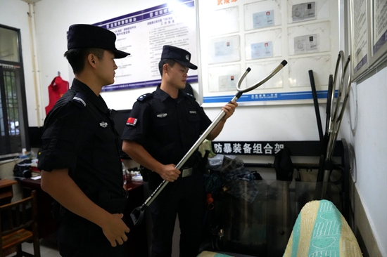【平安護航2025】開學首日 武陵源公安“護學崗”準時上線！