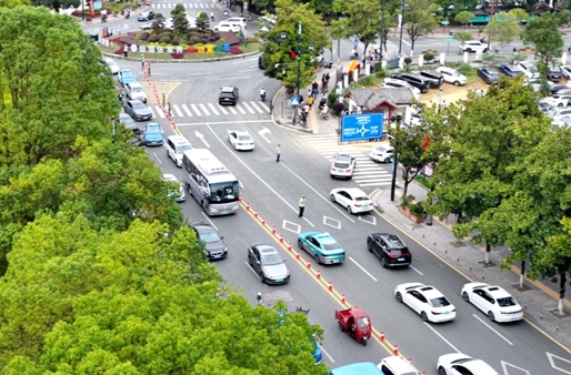 科技赋能智慧旅游 张家界​智慧短信分流+无人机“鹰眼”守护游客更硬核