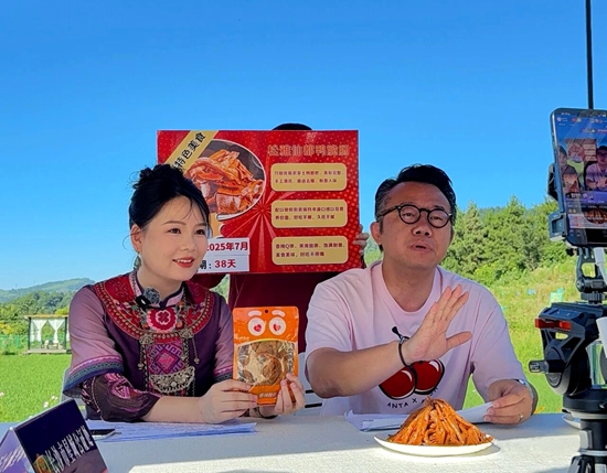 知名主持人涂磊为武陵源区教育事业捐赠15万余元