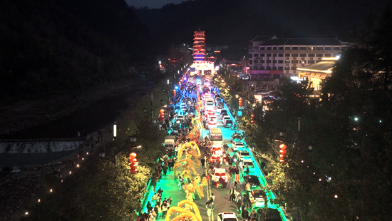 祥龙起舞闹元宵 武陵源舞龙巡游活动热闹上演