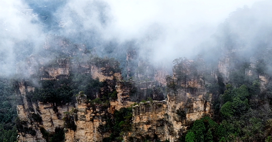 张家界国家森林公园：云涌“天然长城 ” 景醉中外游人
