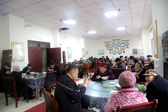 武陵源区：幸福食堂飘饭香 暖心养老有滋味