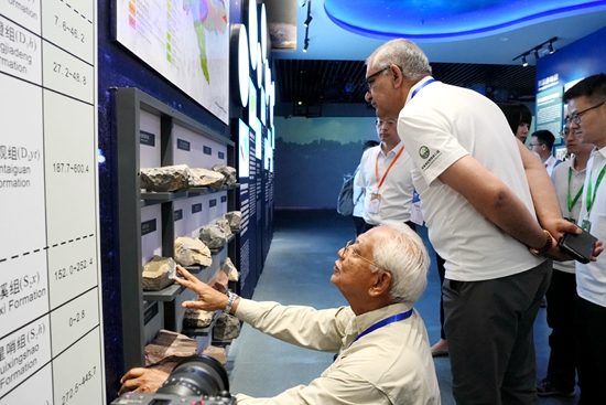 联合国教科文组织对张家界世界地质公园开展实地评估