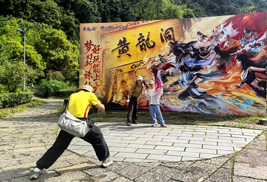 张家界黄龙洞景区:暑期研学热潮涌动 入境旅游稳步升温