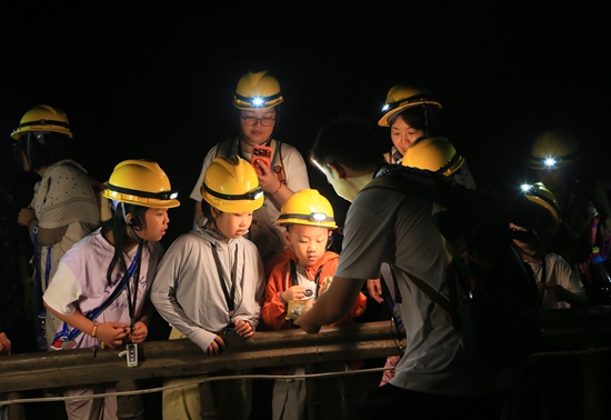 张家界黄龙洞景区:暑期研学热潮涌动 入境旅游稳步升温