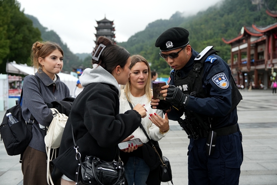 张家界武陵源有序迎客 升级出游体验