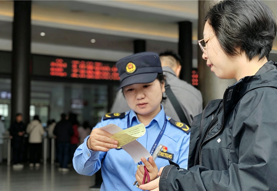 张家界国家森林公园:假期遇云海 峰林入画来